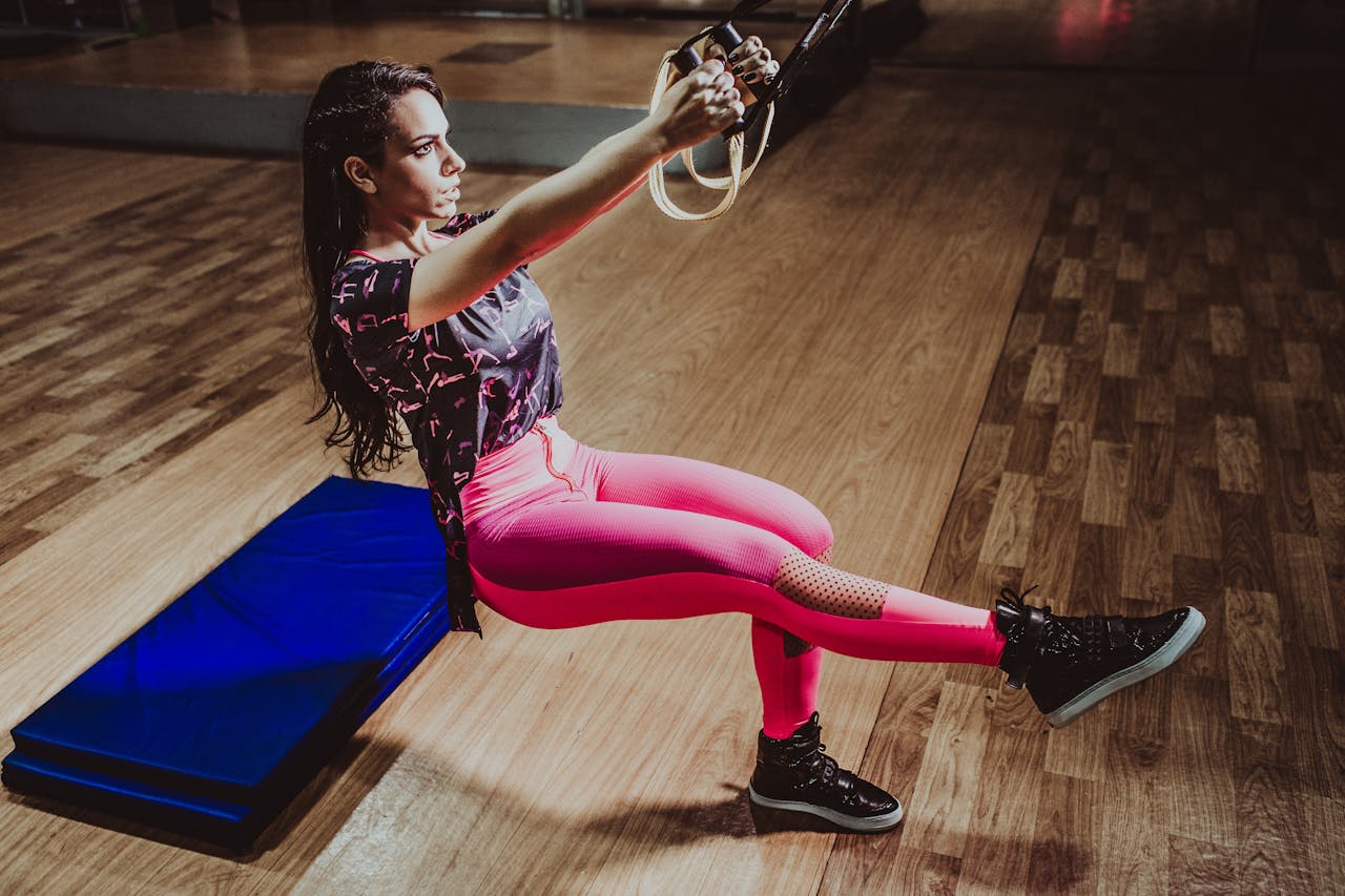 a women in gym doing exercise